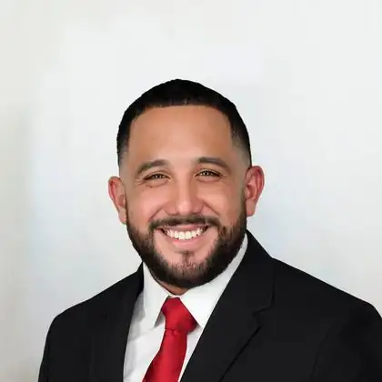 Alexander Reyes, Commercial Advisor
