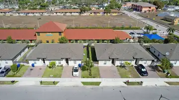 1538-1542 & 1546-1550 W 26th Ct