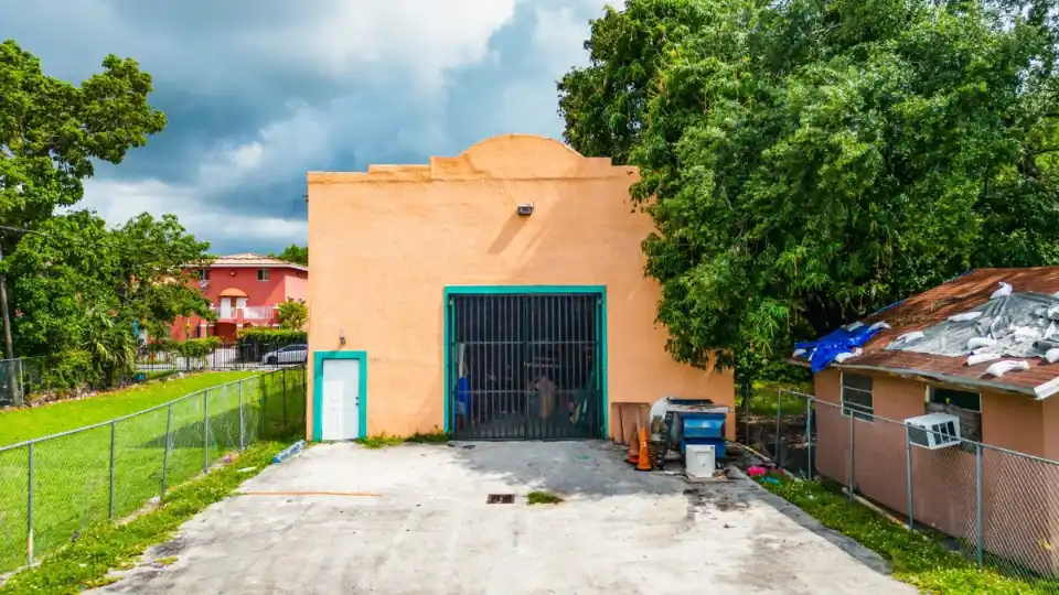 1611 NW 38th St, Miami, FL — Flex, sold