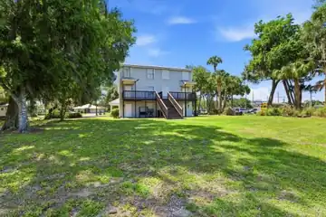 207 SE 6th Ave — photograph 4