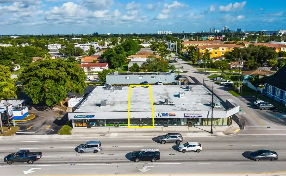 300 W. Hallandale Beach Blvd., Hallandale Beach, FL — Retail, leased