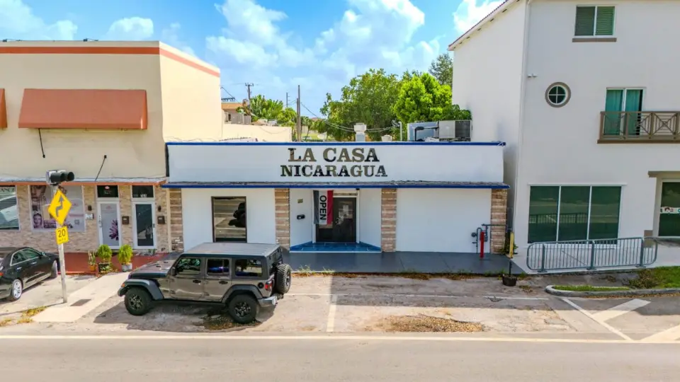 365 N Royal Poinciana Blvd, Miami Springs, FL — Retail, leased