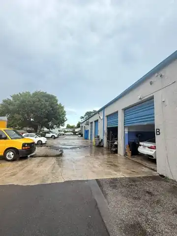 4711 W Hallandale Beach Blvd — photograph 2