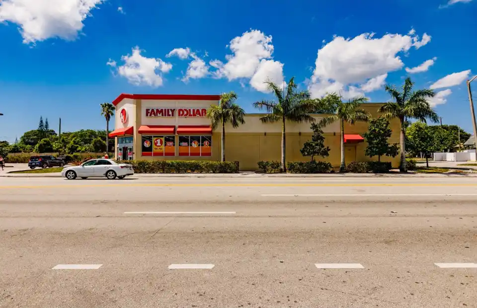 633 W. Pembroke Rd, Hallandale Beach, FL — Retail, sold