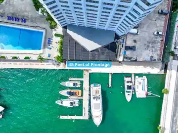 801 Brickell Bay Drive, Unit 4C042 — photograph 4