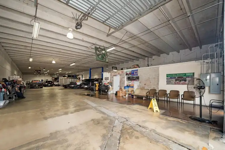 8230 NW 56 St, Doral — warehouse bay