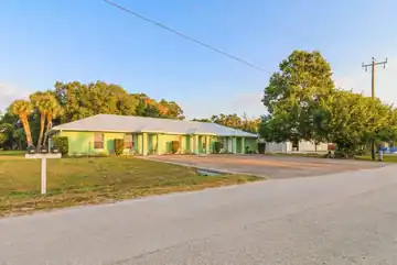 810 SW 2nd St & 110 SW 9th Ave, Okeechobee — Multifamily for sale
